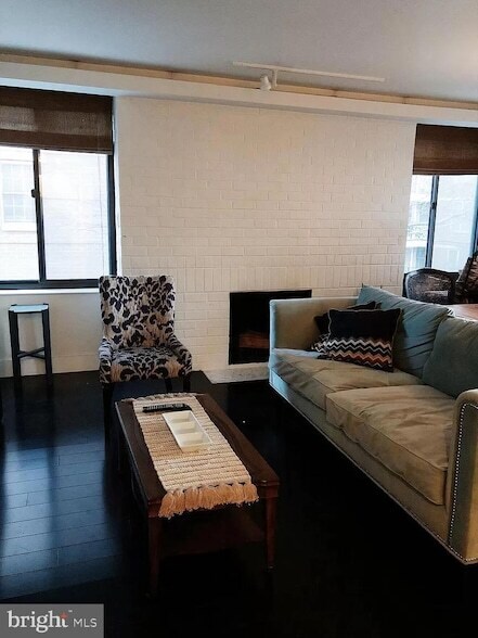 Building Photo - 1318 22nd St NW