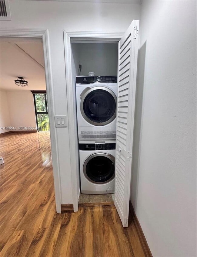 Building Photo - 3994 Estepona Ave