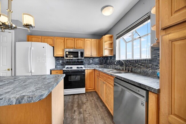 Building Photo - 166 Royallprairie Ln