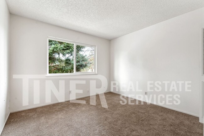 Building Photo - 2 Bedroom Home in Prime Sacramento Locatio...