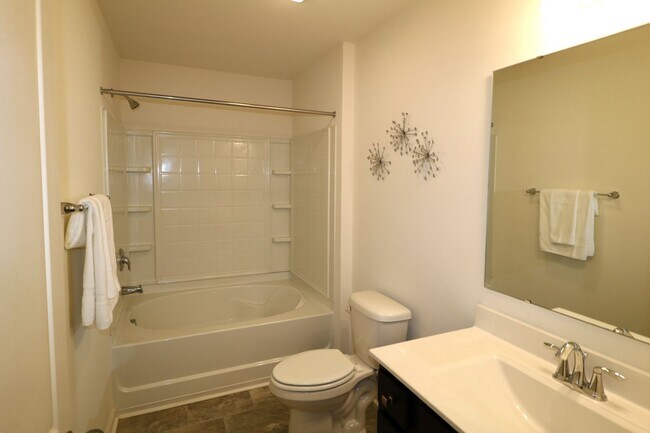 Building Photo - 4740 Wesmar Ct