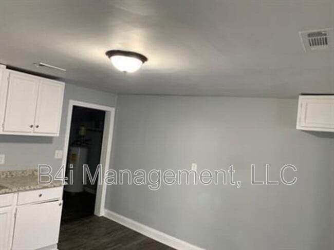 Building Photo - 1201 Lake Dr