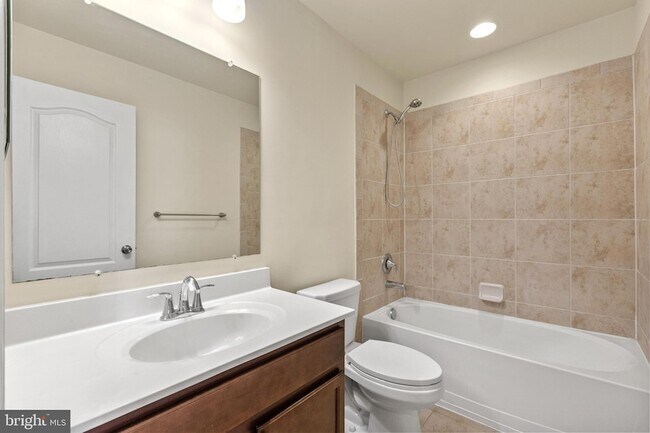 Building Photo - 5345 Tweeddale Pl