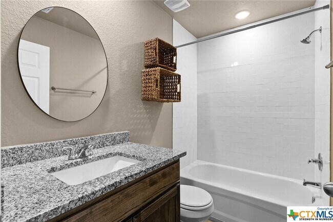 Building Photo - 2009 Wood St