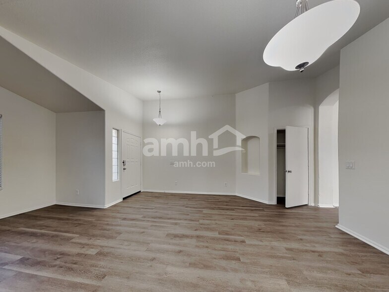 Building Photo - 12613 W Reade Ave