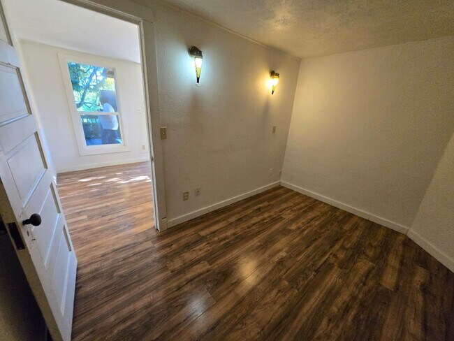 Building Photo - 510 N Collier St