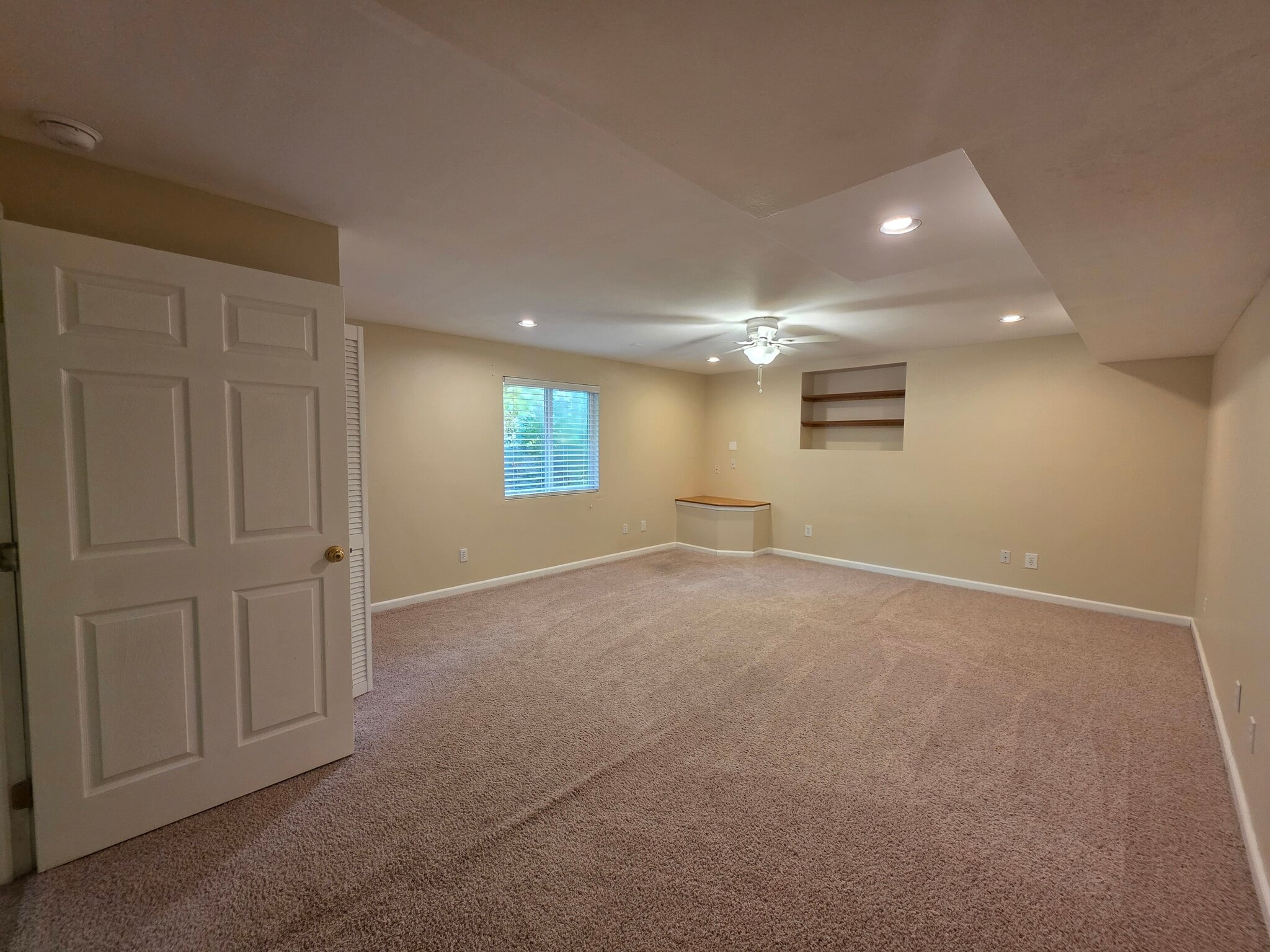 Basement bedroom - 8116 Eagleview Dr