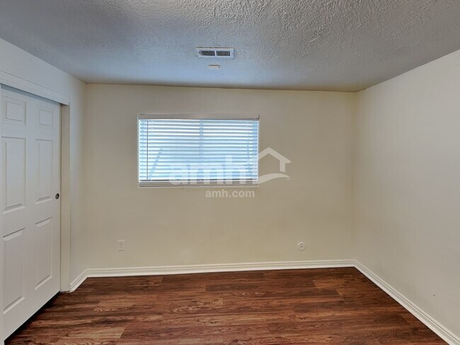 Building Photo - 6093 W Graceland Way