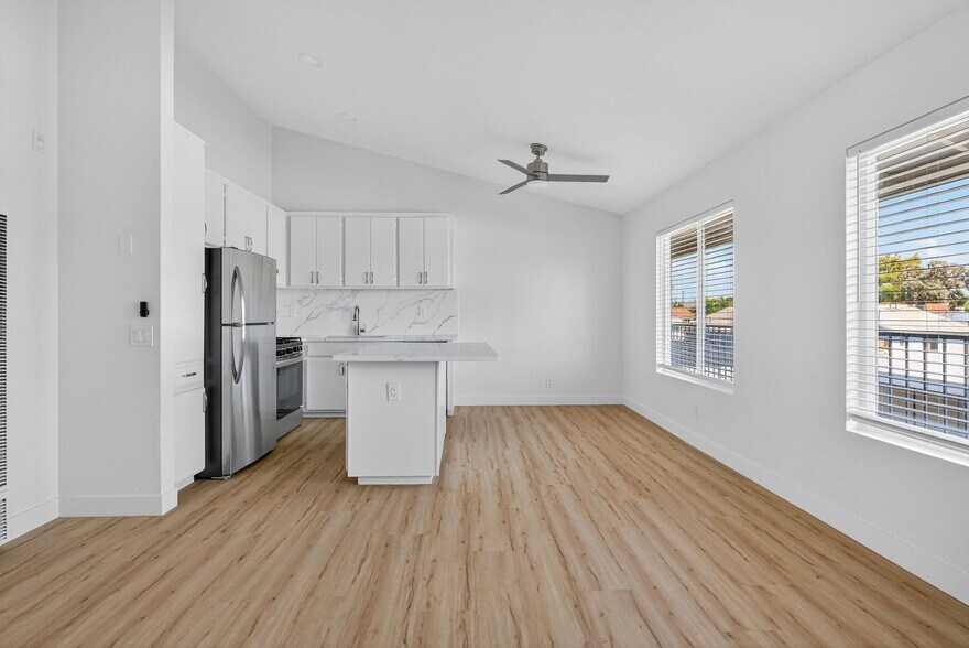 Building Photo - 1066 Coronado Ave