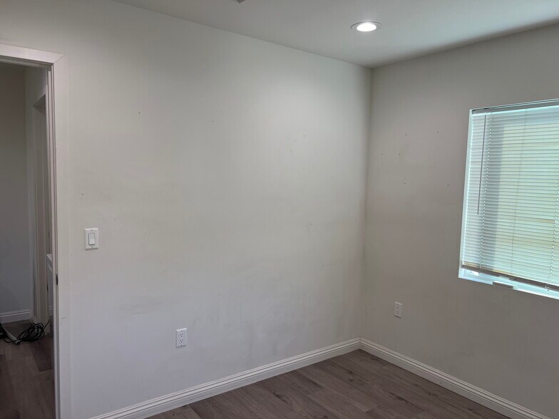Building Photo - 5433 E Abbeyfield St