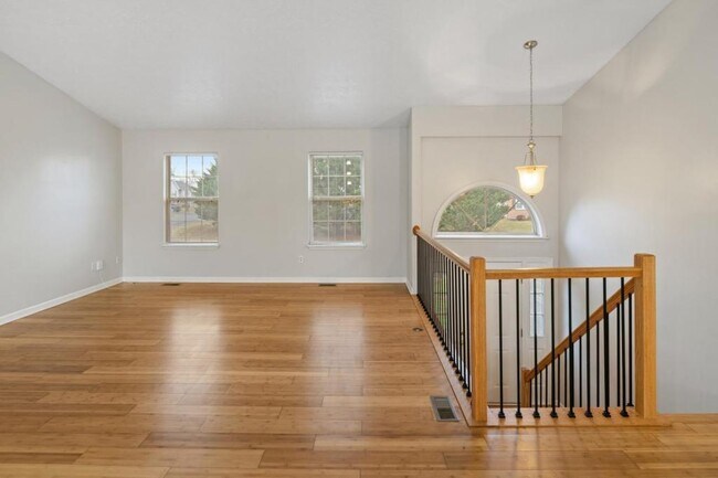 Building Photo - 359 Montgomery Cir