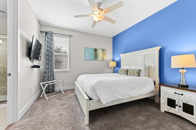 Building Photo - 350 Lasso Dr