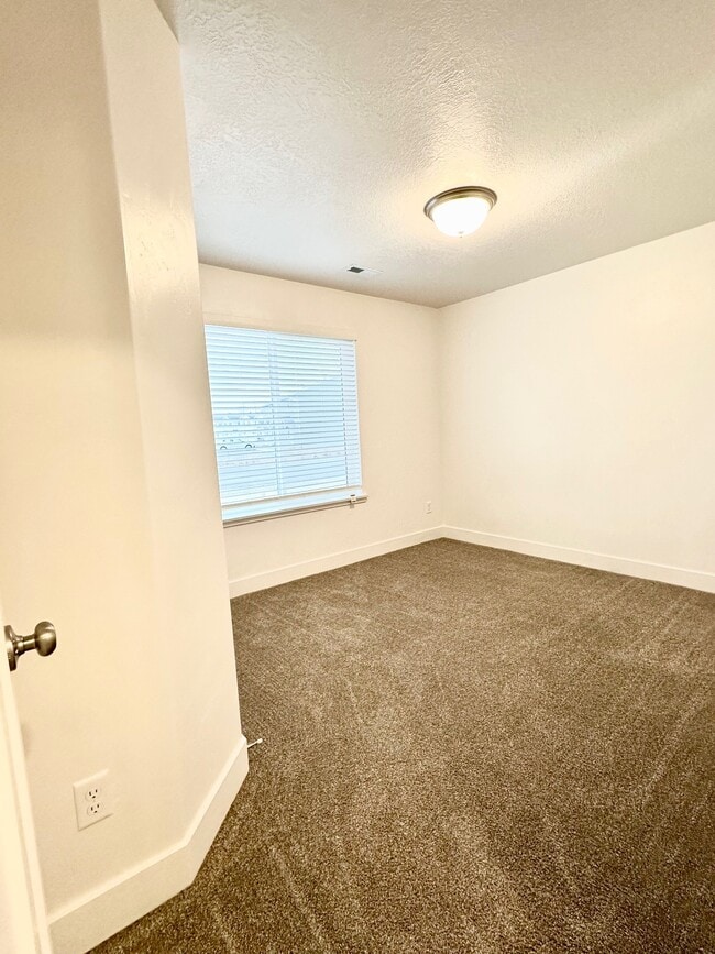 Building Photo - HC509