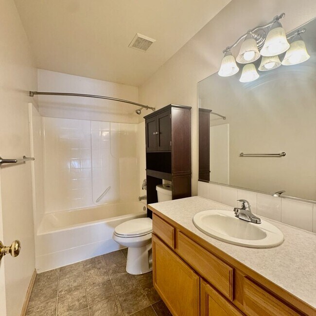 Building Photo - Charming 4 bedroom in a great neighborhood!