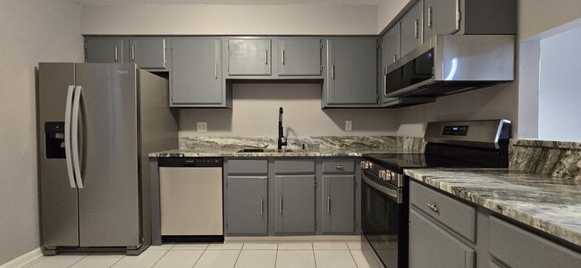 Building Photo - 130 E Johnson Ave