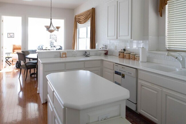 Building Photo - 6801 Winterberry Dr