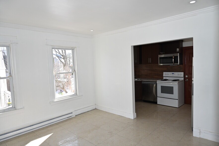 Building Photo - 203 Cooke St