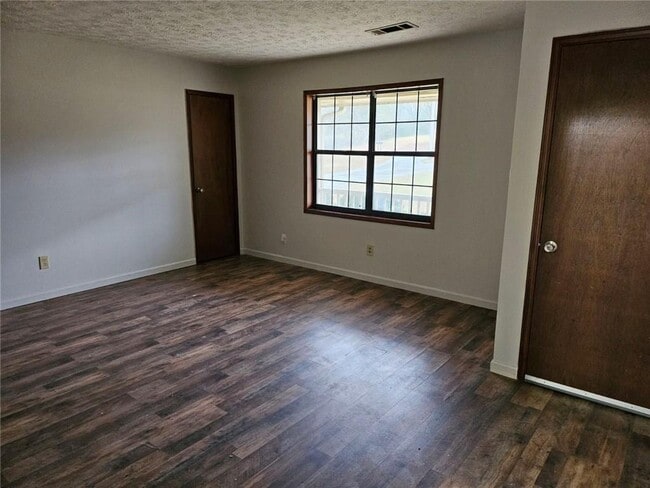 Building Photo - 2835 Springdale Rd