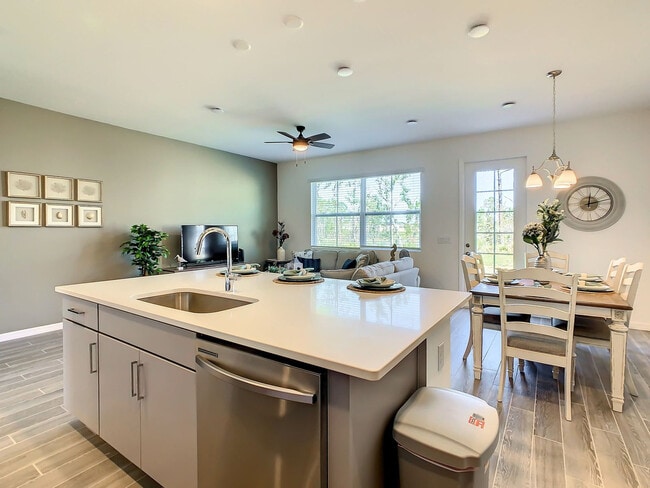 Building Photo - 820 Longboat Dr