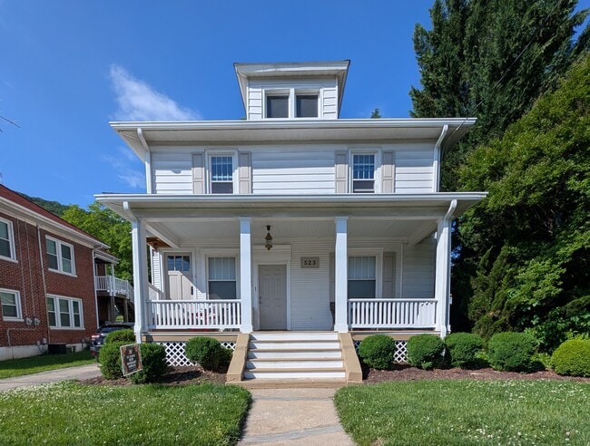 Building Photo - 523 Arbutus Ave SE