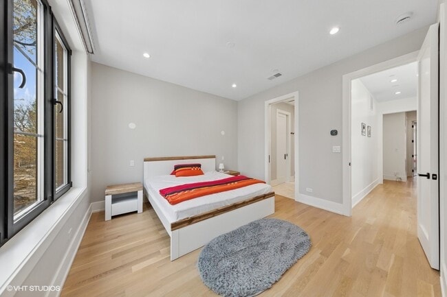 Building Photo - 1844 N Maud Ave