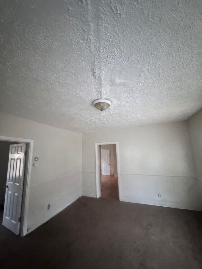 Building Photo - 3017 Nursery Ave