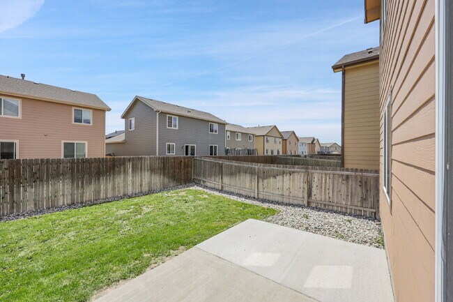Building Photo - $2,495.00 3-bedroom, 2.5-bathroom in Color...