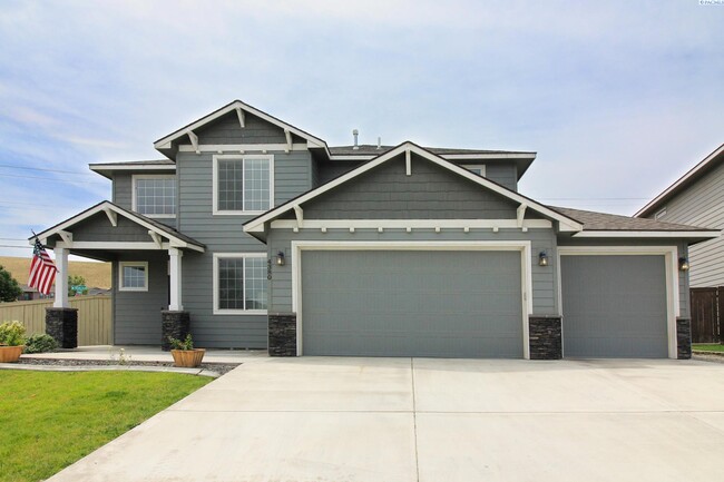 Primary Photo - 4 Bed/2.5 Bath + an Office Home in Kennewick