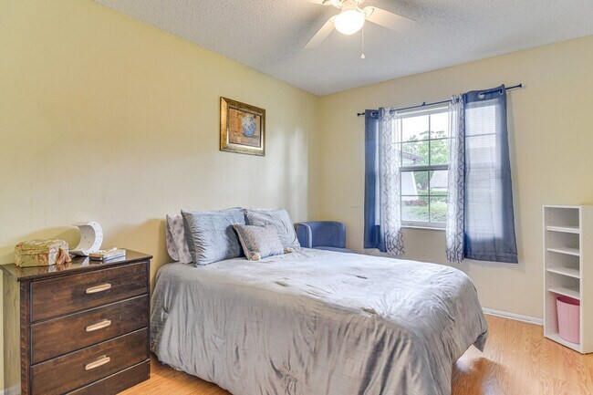 Building Photo - 2843 Meadow Wood Dr