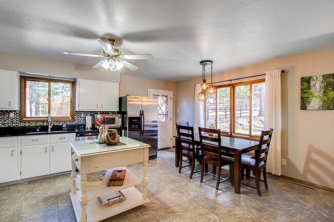 Building Photo - Peaceful 5 bdrm Mountain retreat in Woodla...