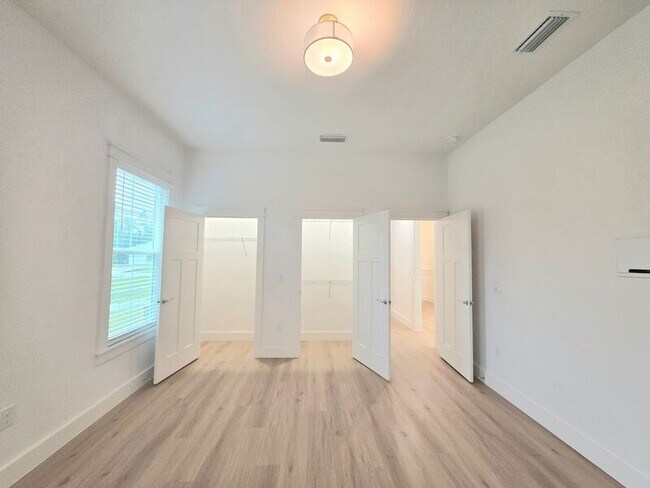 Building Photo - 3299 Bernath Dr