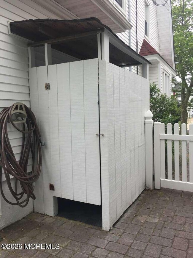 Building Photo - 404 Monmouth Ave