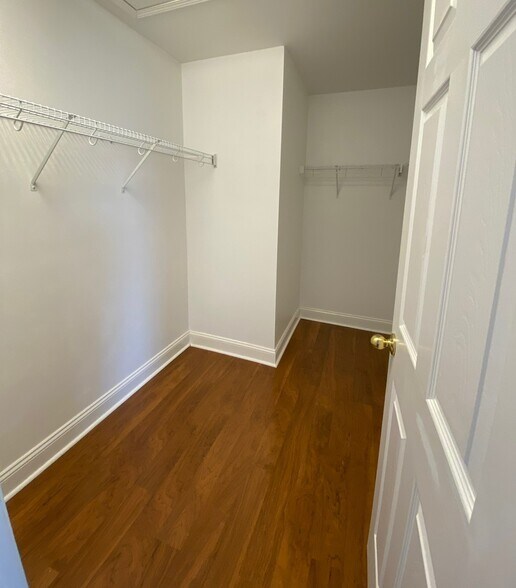 Building Photo - 9720 Tanglewood Ln