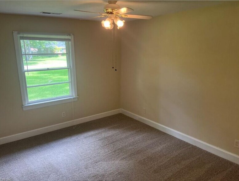 Building Photo - 229 Bridgeview Cir