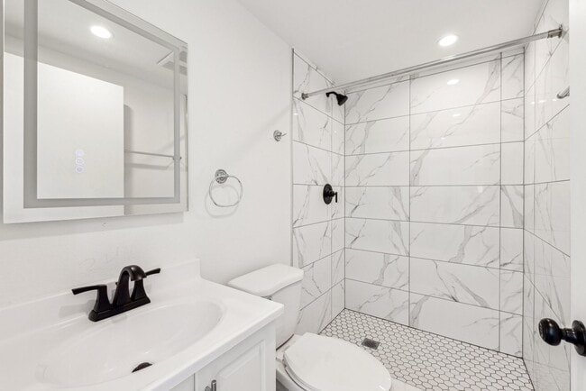Building Photo - 1252 W 37th St