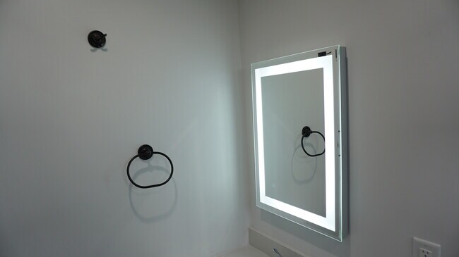 Building Photo - 10065 Arleta Ave