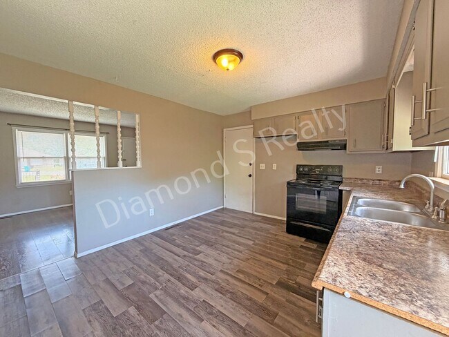 Building Photo - 1006 W Edgewood St