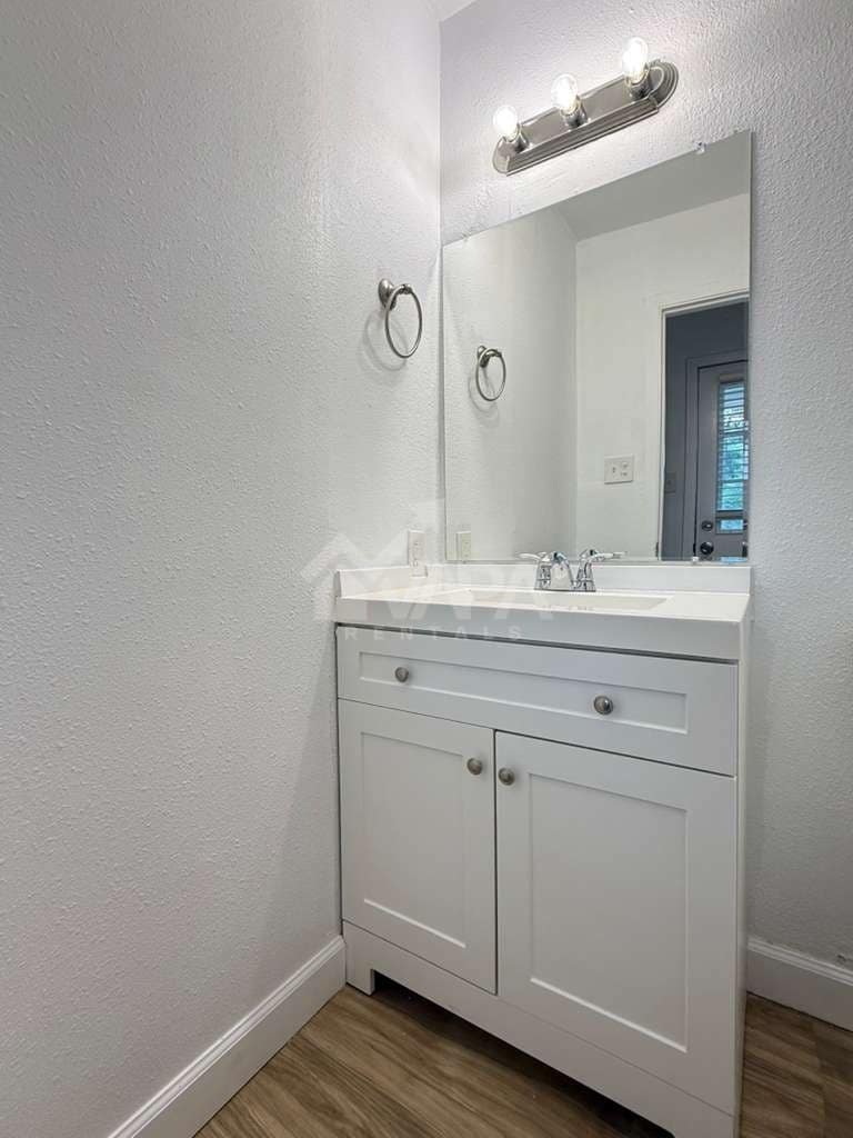 Building Photo - 4511 Diamondhead Dr