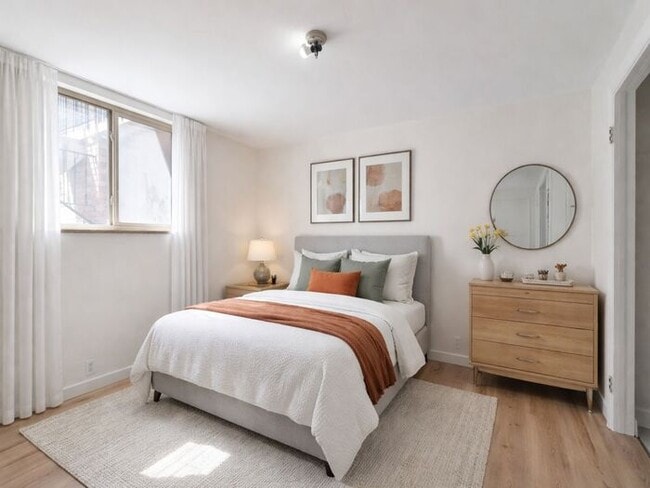 Building Photo - 2BR/1BA Garden-Level • Extra Storage • Near Wash Park