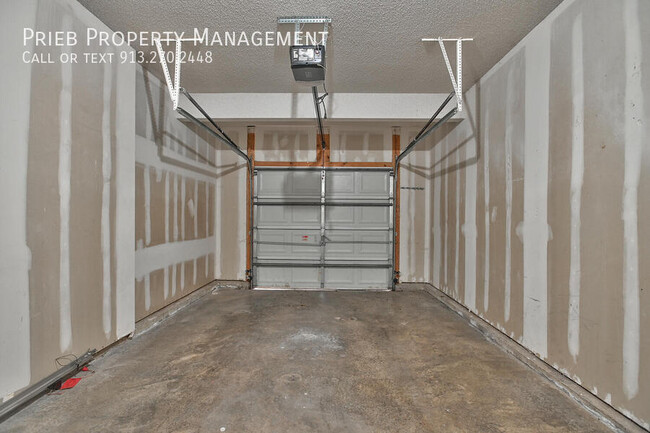 Building Photo - 807 S Woodson Ct