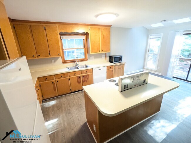 Building Photo - 4424 American Dr