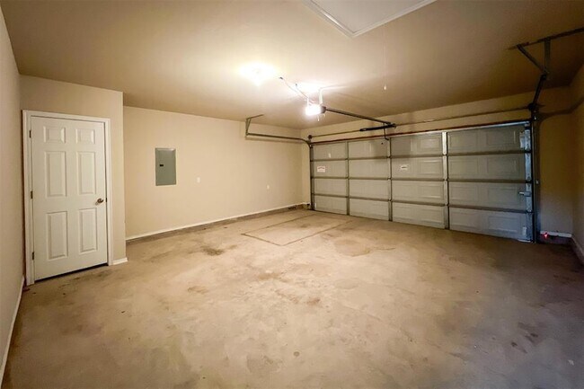 Building Photo - 737 Christian Ln