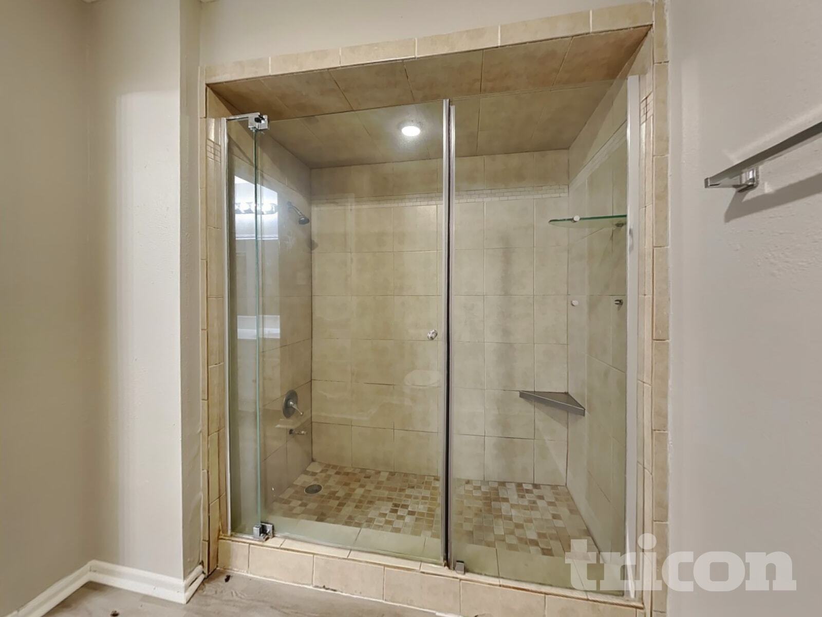 Building Photo - 5022 Crestwood Dr