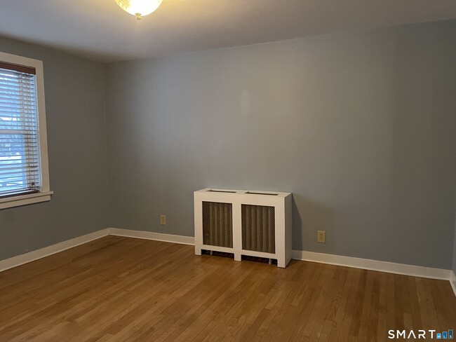 Building Photo - 80 Grassy Plain St