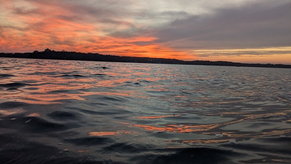 Building Photo - 8970 E Gull Lake Dr