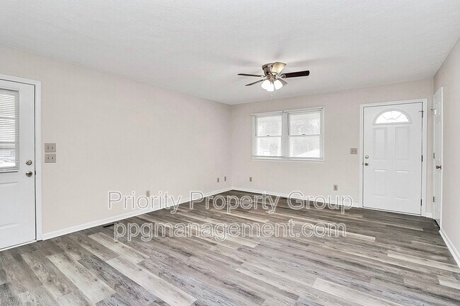 Building Photo - 225 Pineland Ave