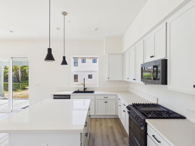 Building Photo - 713 Passion Ct
