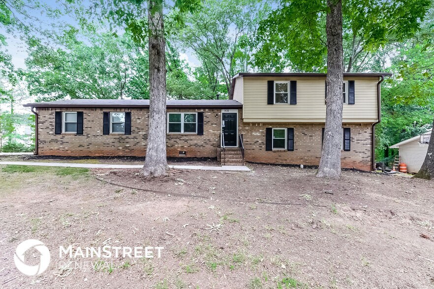 Primary Photo - 2830 Botany Dr