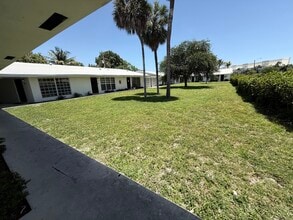 Building Photo - 717 NE 13th Ct