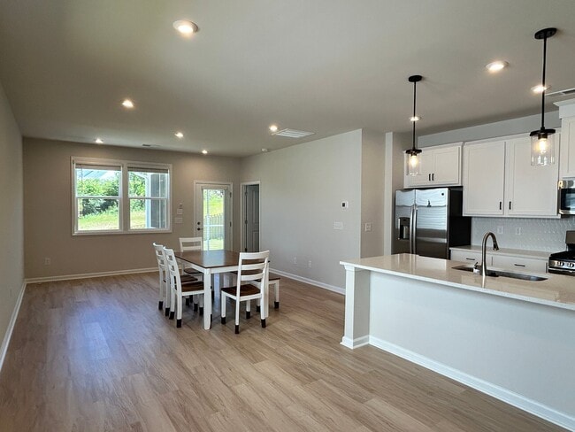 Building Photo - 6154 General Dr